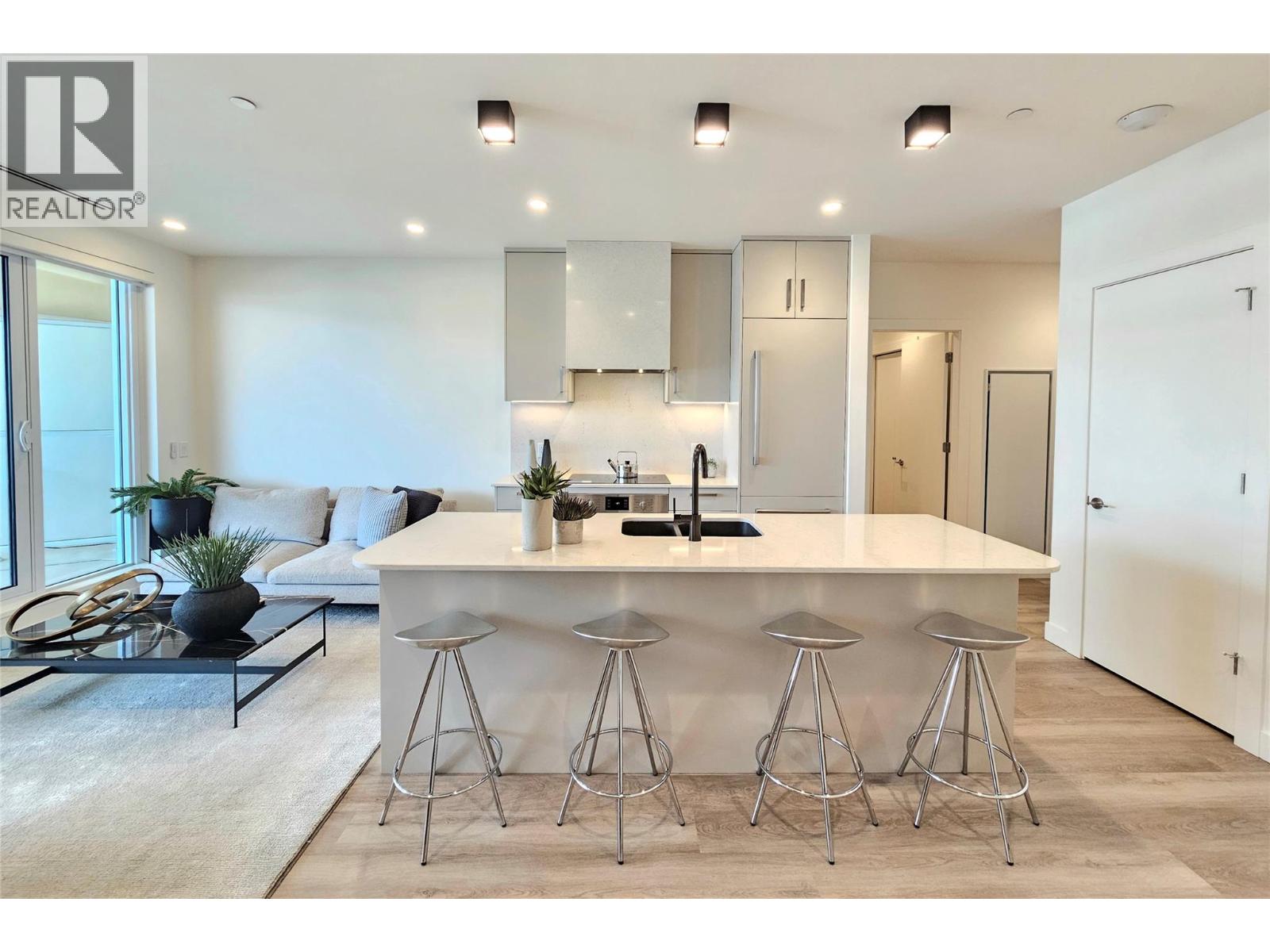 3340 Lakeshore Road Unit# 802, Kelowna, British Columbia  V1W 0H6 - Photo 2 - 10367666