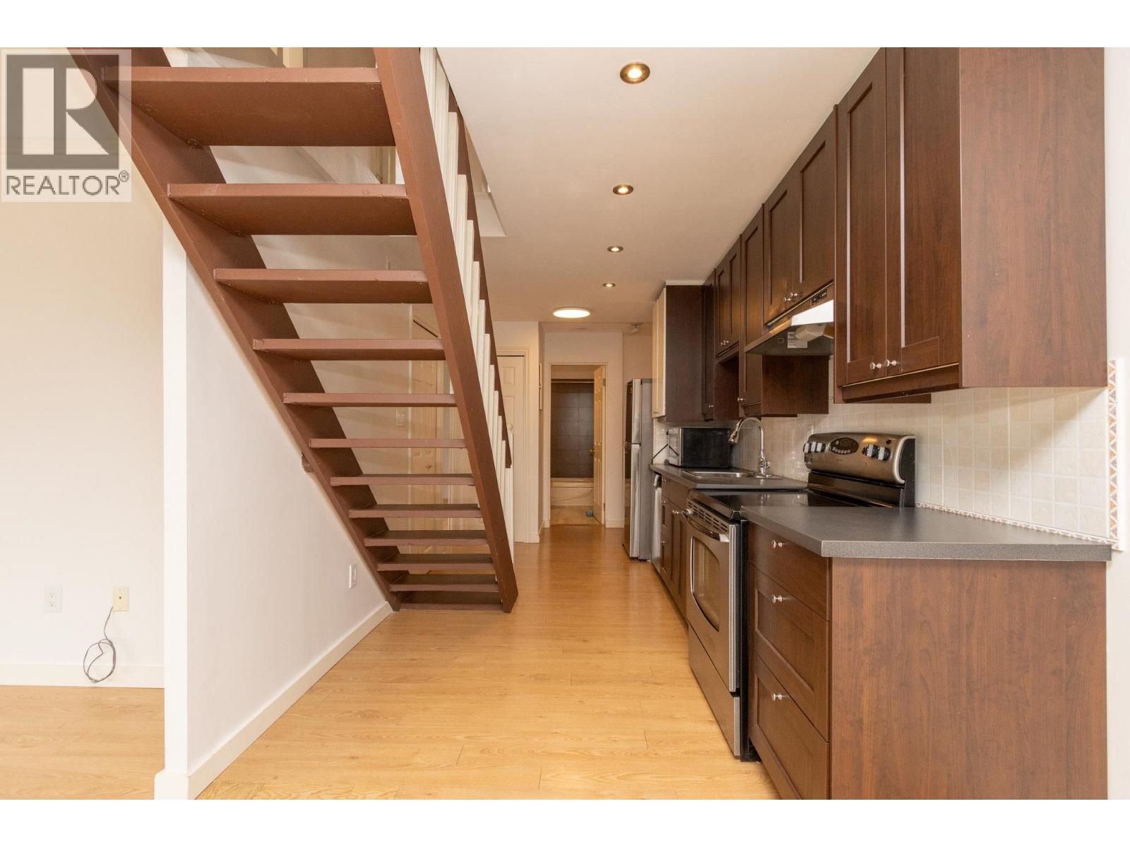 414 1363 Clyde Avenue, West Vancouver, British Columbia  V7T 2N7 - Photo 2 - R3118497