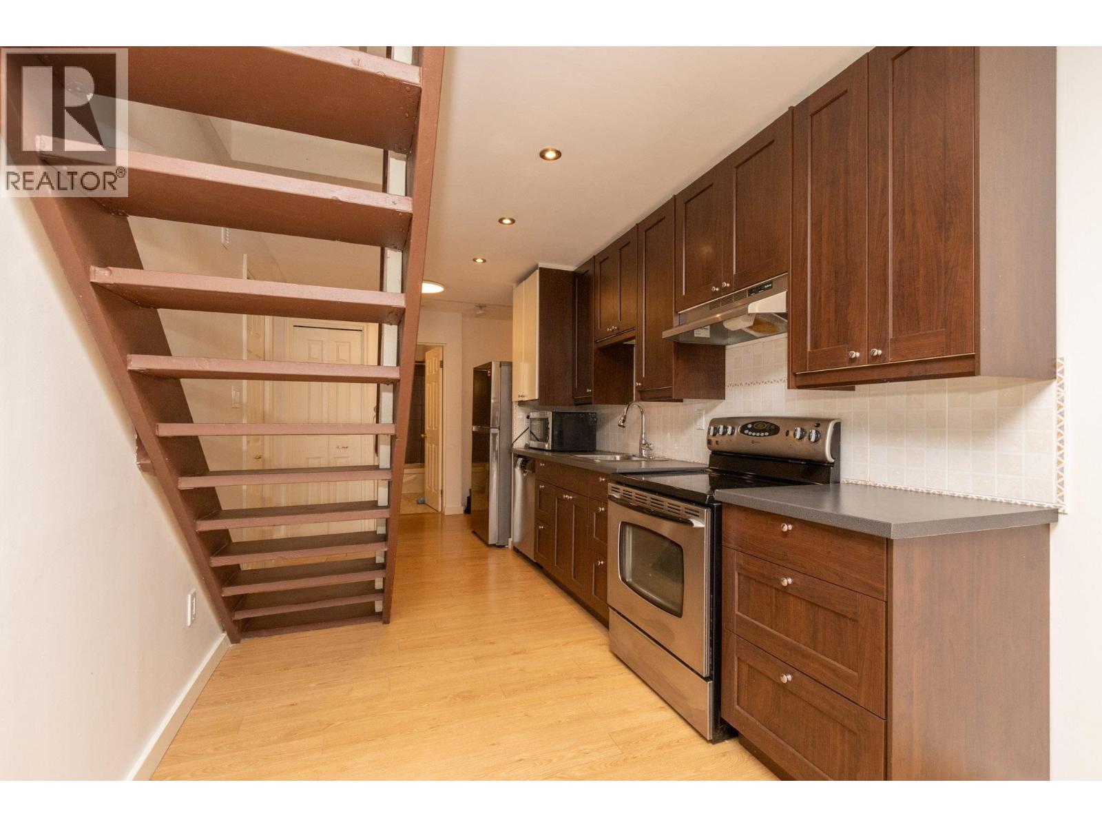 414 1363 Clyde Avenue, West Vancouver, British Columbia  V7T 2N7 - Photo 3 - R3118497