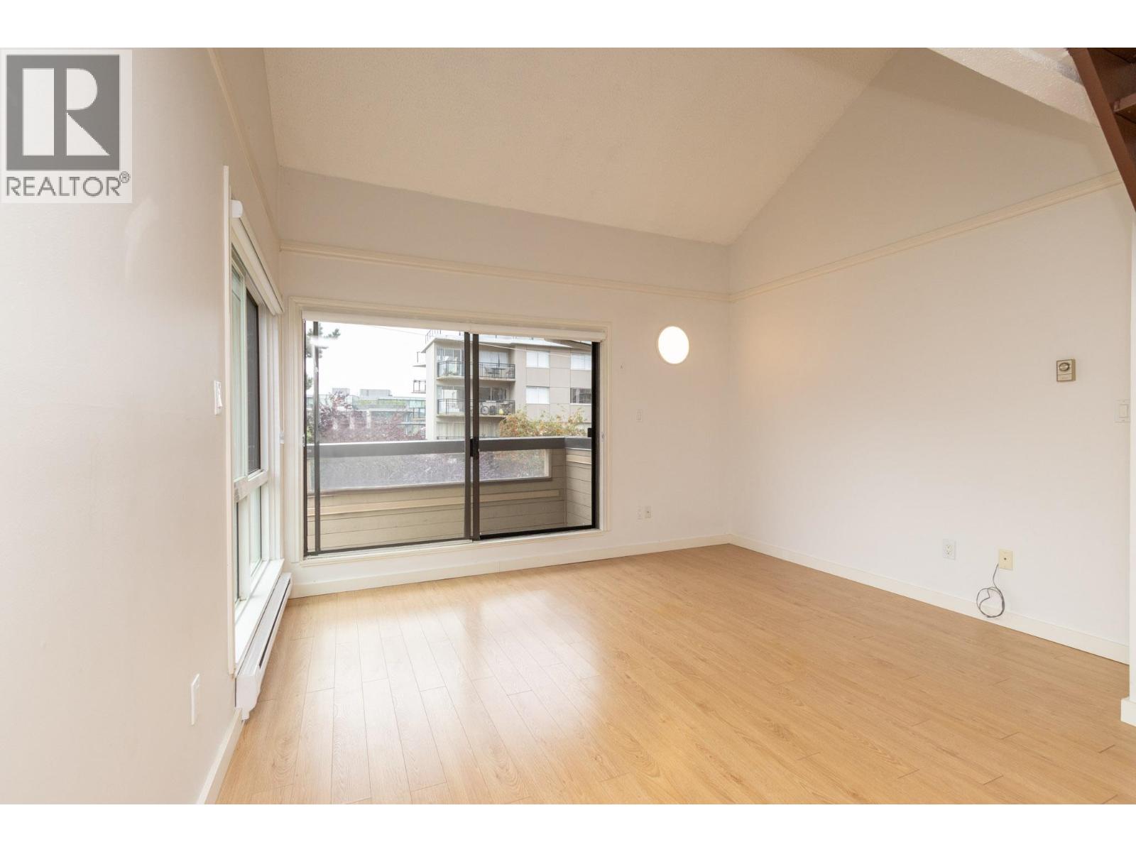 414 1363 Clyde Avenue, West Vancouver, British Columbia  V7T 2N7 - Photo 4 - R3118497