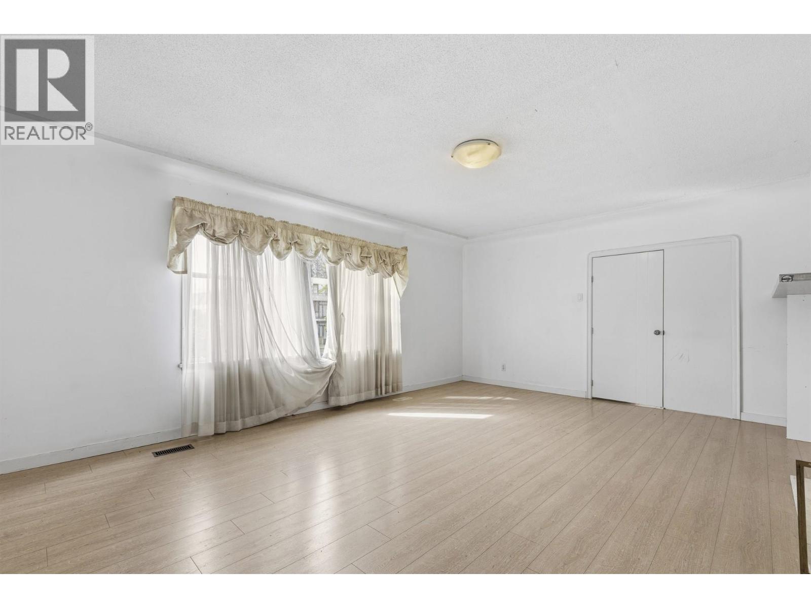 1479 W 57th Avenue, Vancouver, British Columbia  V6P 1T1 - Photo 3 - R3118361