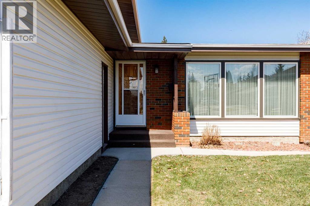 90 Welton Crescent, Red Deer, Alberta  T4N 6B3 - Photo 3 - A2307208