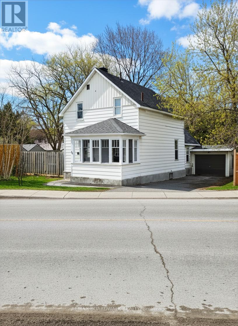 54 Coleman Street, Carleton Place, Ontario  K7C 4P1 - Photo 2 - X12914422