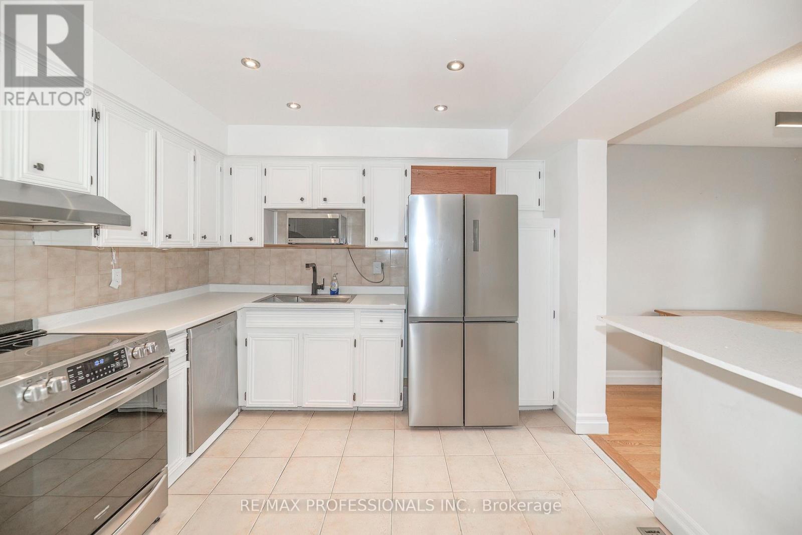 20 - 1951 Rathburn Road E, Mississauga, Ontario  L4W 2N9 - Photo 10 - W13067888