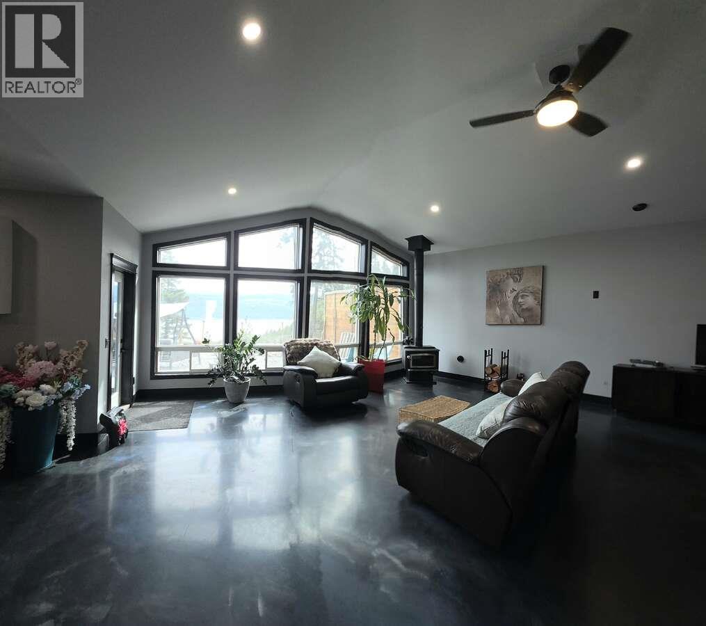 10795 Westshore Road, Vernon, British Columbia  V1H 2C3 - Photo 3 - 10380470