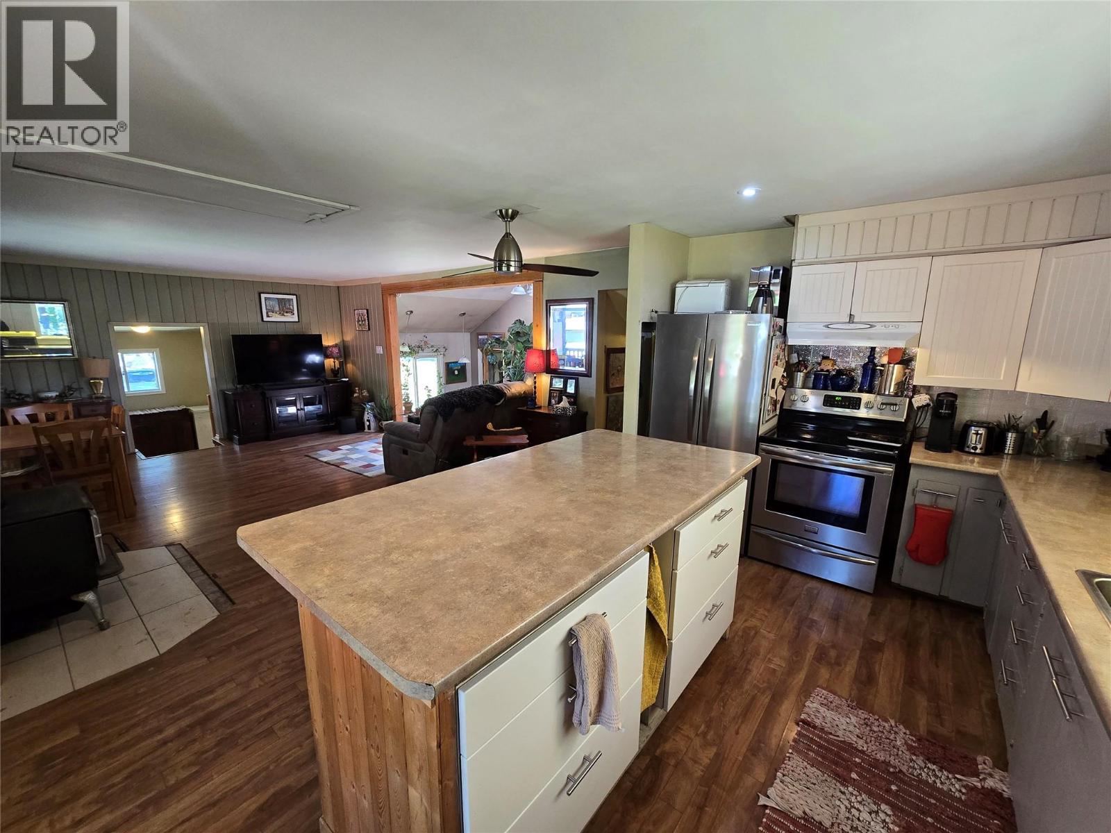 309 Old North Thompson Highway, Clearwater, British Columbia  V0E 1N2 - Photo 4 - 10385772