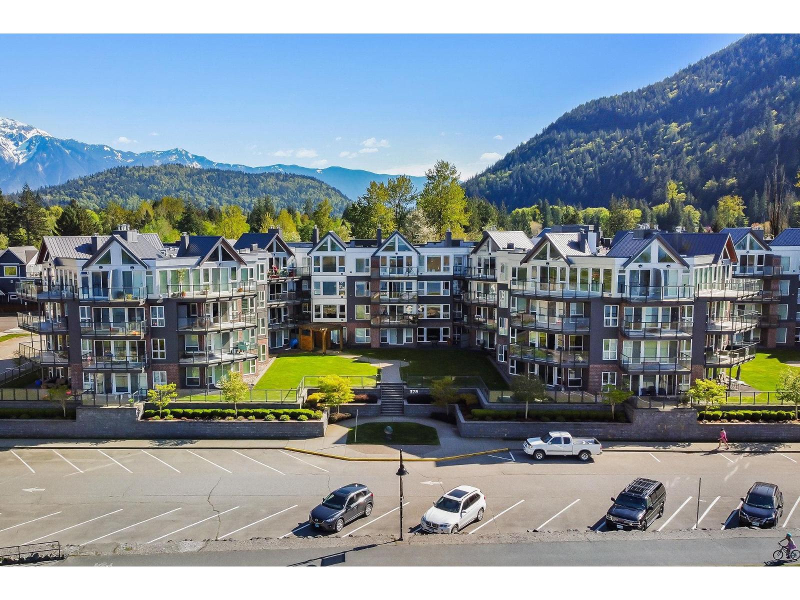 214 378 Esplanade Avenue, Harrison Hot Springs, Harrison Hot Springs, British Columbia  V0M 1A3 - Photo 1 - R3118510