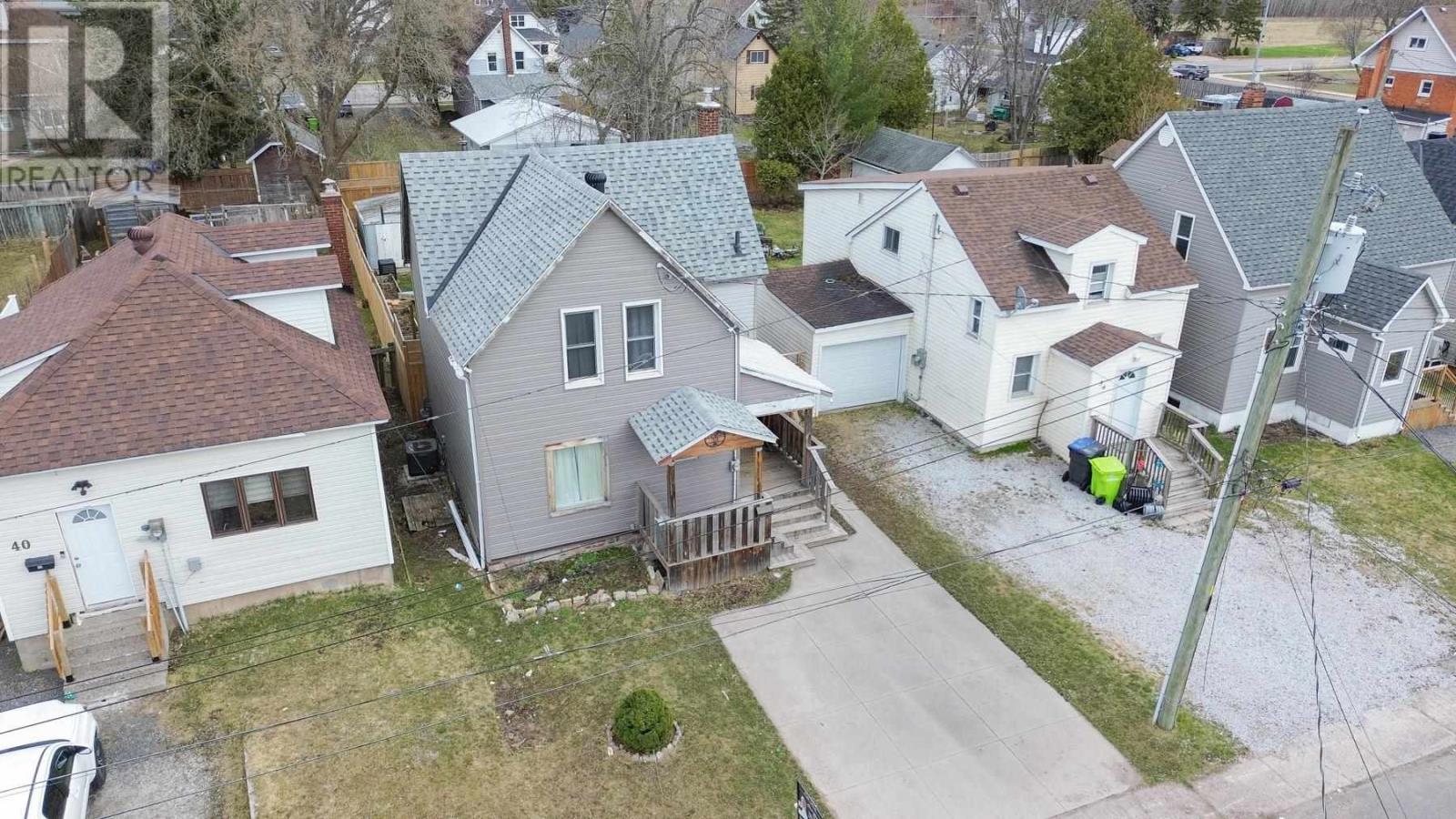 38 Algoma Ave, Sault Ste. Marie, Ontario  P6B 2P7 - Photo 2 - SM260075