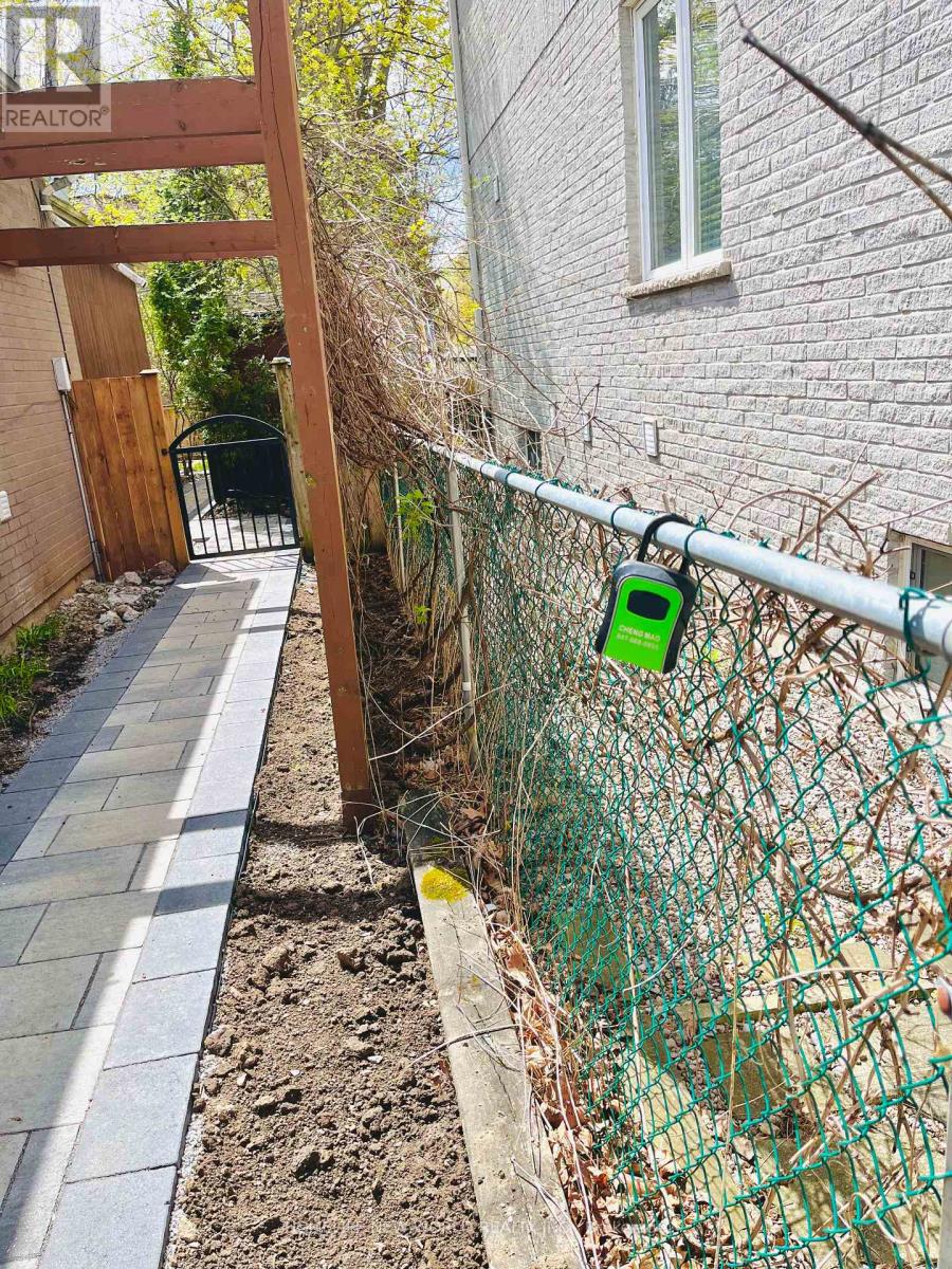 Back - 215 Dunview Avenue, Toronto, Ontario  M2N 4H9 - Photo 18 - C13072828