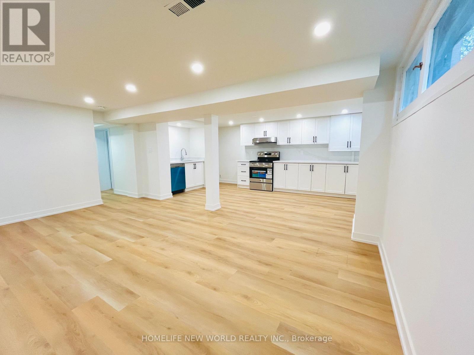 Front - 215 Dunview Avenue, Toronto, Ontario  M2N 4H9 - Photo 12 - C13072830