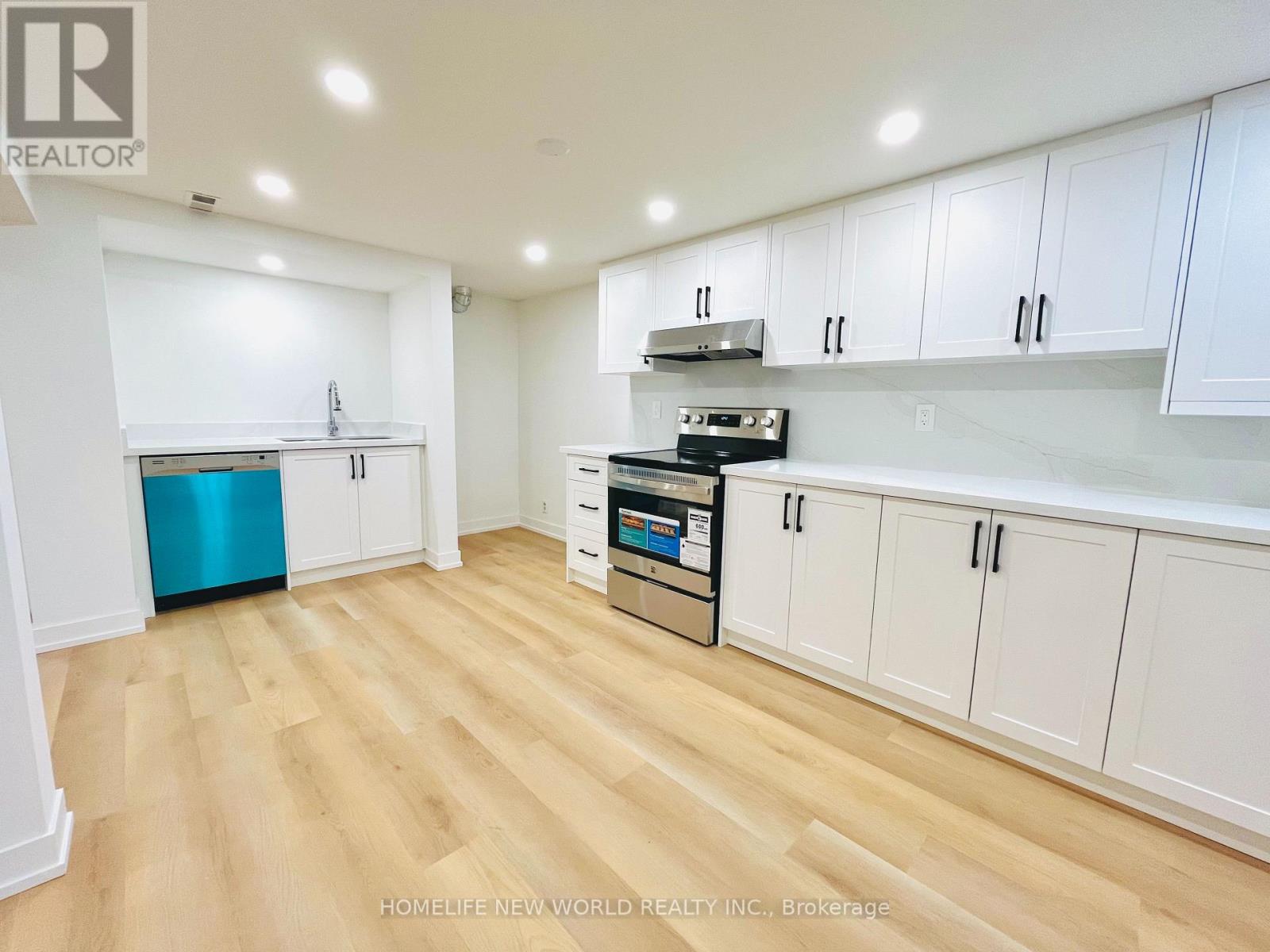 Front - 215 Dunview Avenue, Toronto, Ontario  M2N 4H9 - Photo 13 - C13072830