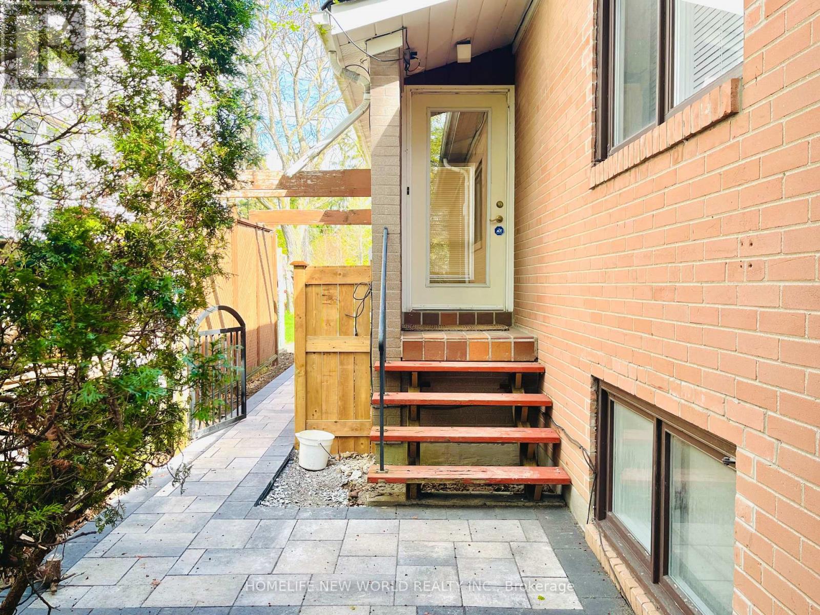 Front - 215 Dunview Avenue, Toronto, Ontario  M2N 4H9 - Photo 20 - C13072830