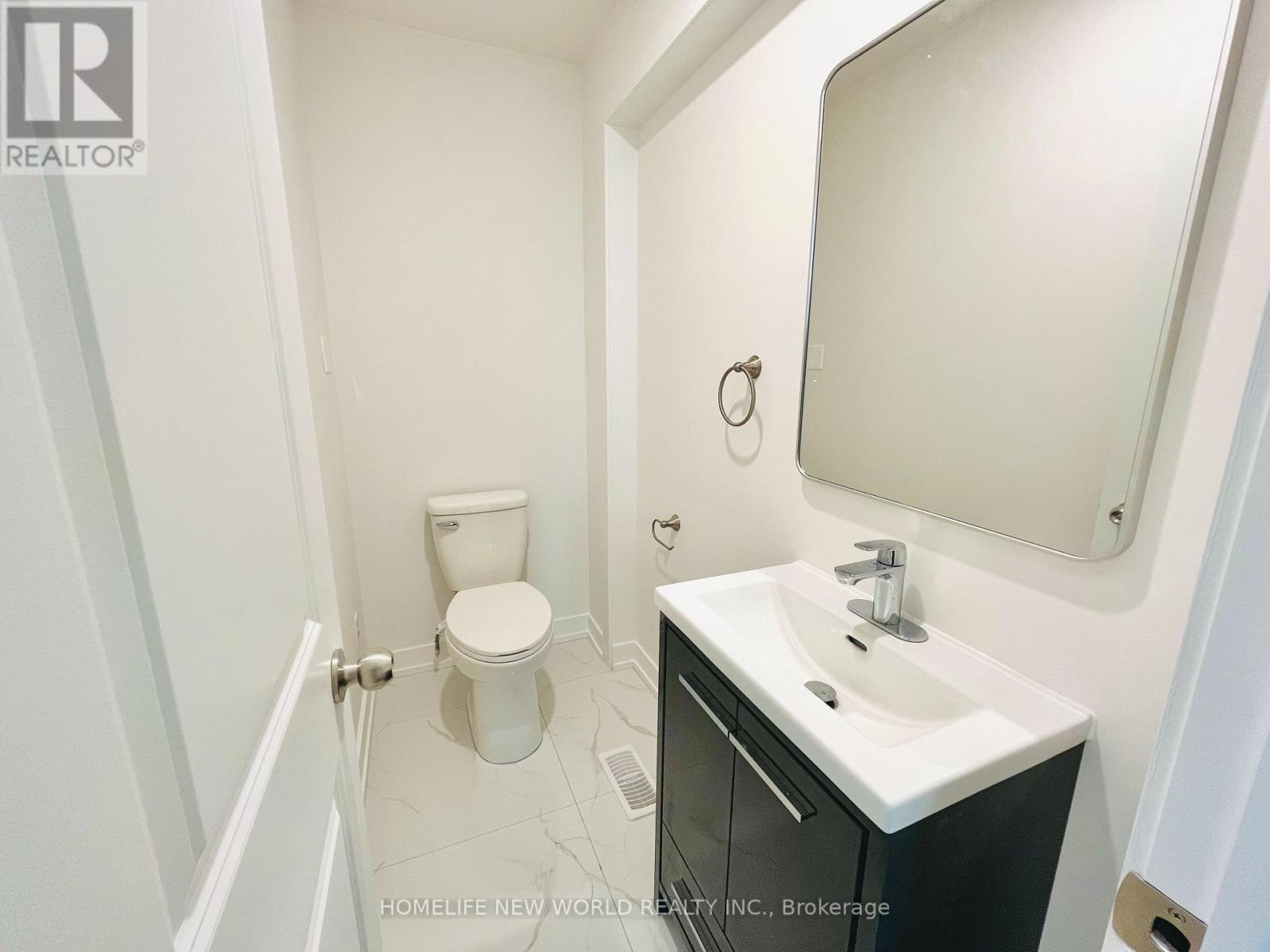 Front - 215 Dunview Avenue, Toronto, Ontario  M2N 4H9 - Photo 4 - C13072830