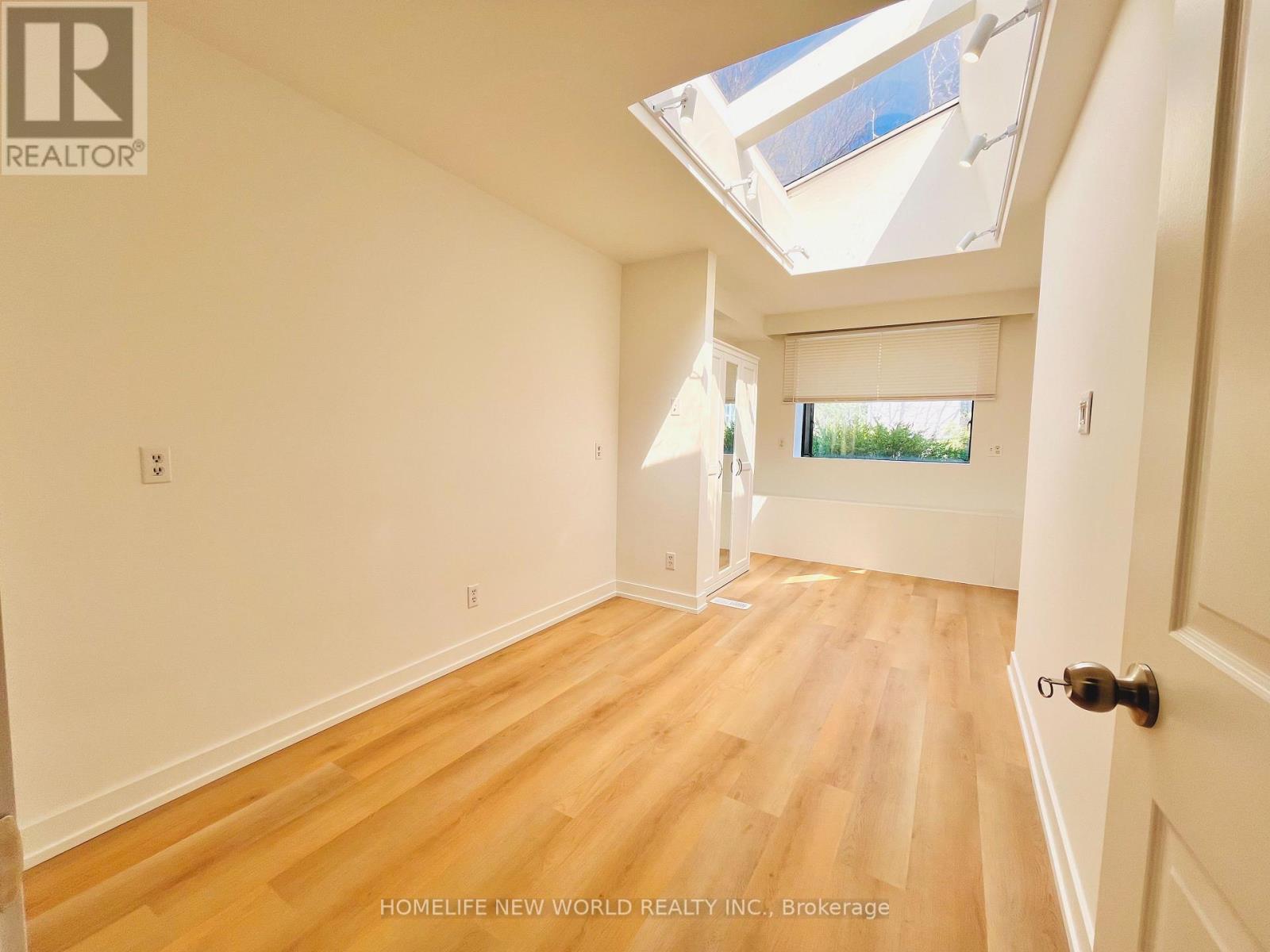 Front - 215 Dunview Avenue, Toronto, Ontario  M2N 4H9 - Photo 8 - C13072830
