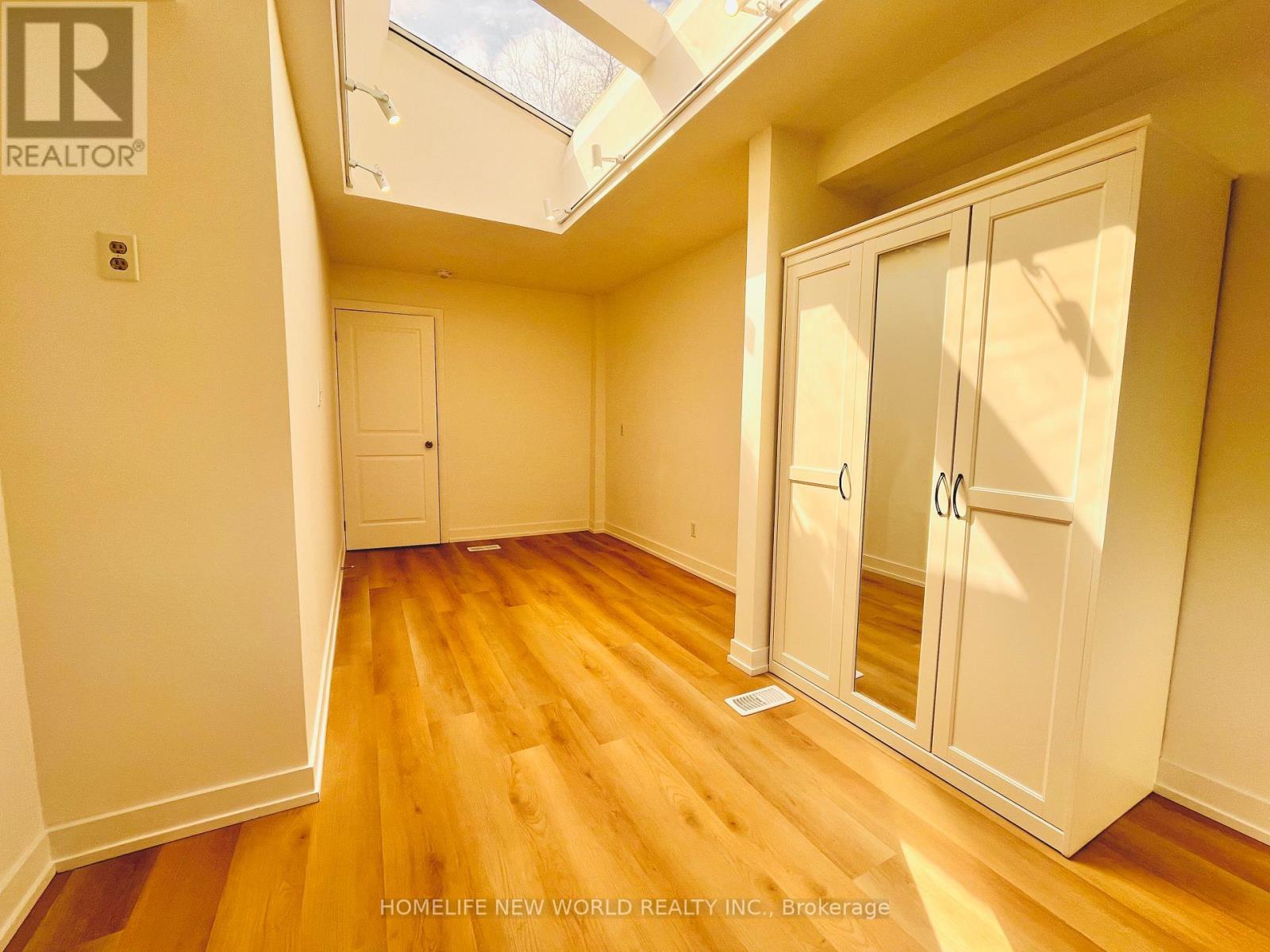 Front - 215 Dunview Avenue, Toronto, Ontario  M2N 4H9 - Photo 9 - C13072830
