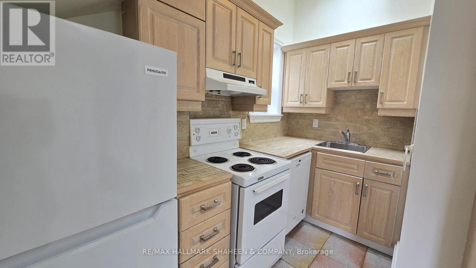 3 - 12 Foxbar Road, Toronto, Ontario  M4V 2G6 - Photo 14 - C13072836