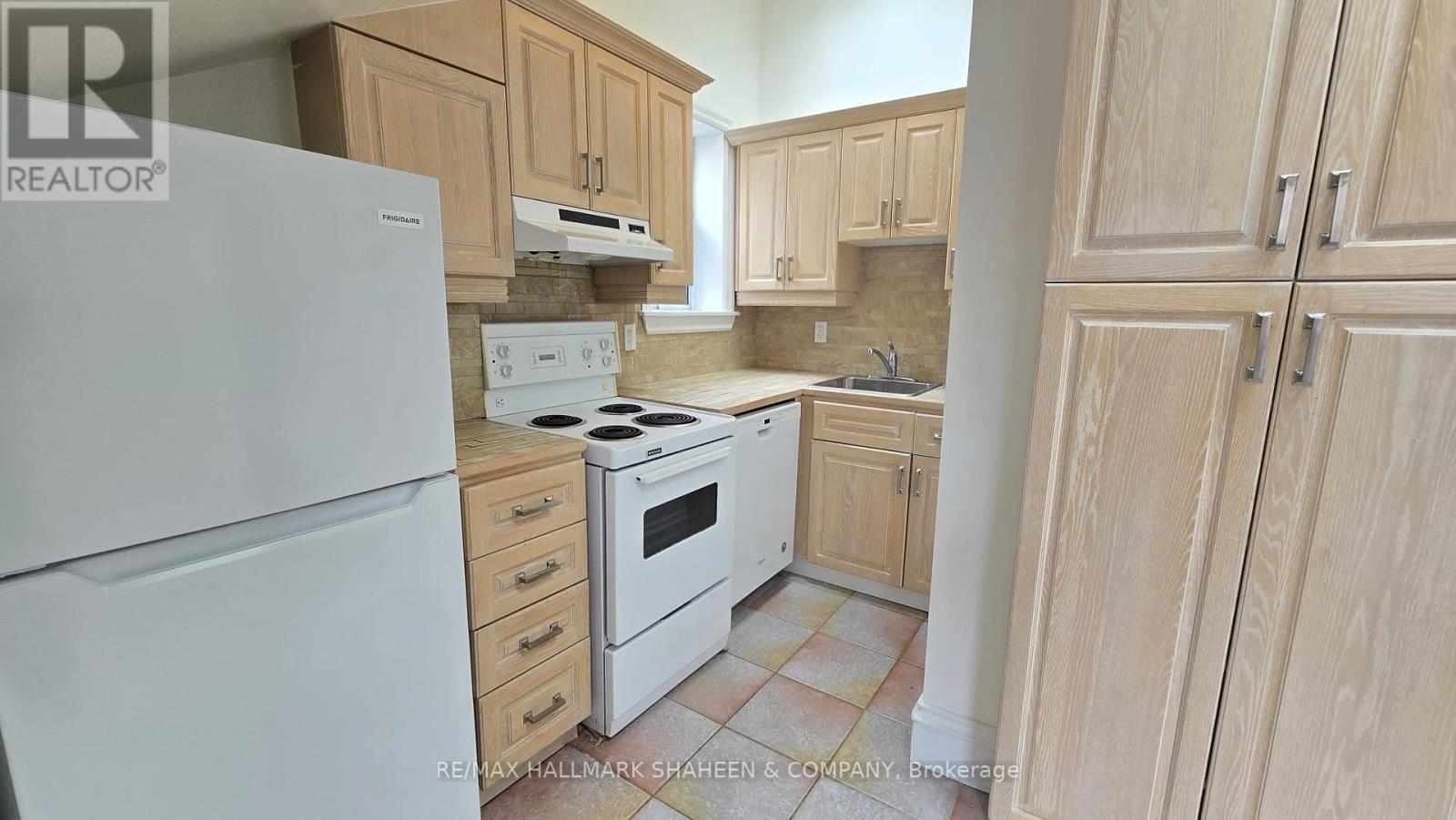 3 - 12 Foxbar Road, Toronto, Ontario  M4V 2G6 - Photo 15 - C13072836