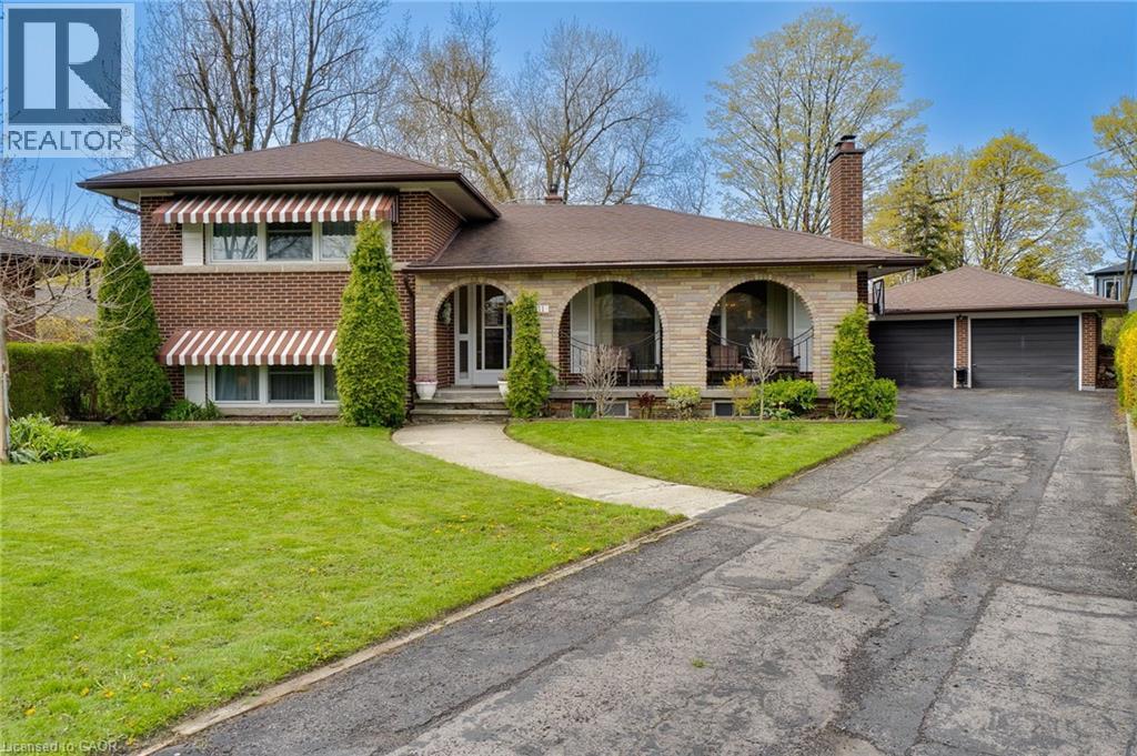 11 SANDRA Court, Hamilton, Ontario