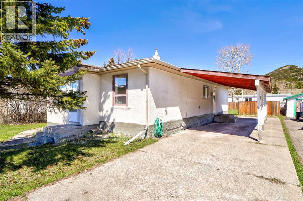 11741 21 Avenue, Blairmore, Alberta  T0K 0E0 - Photo 3 - A2305223