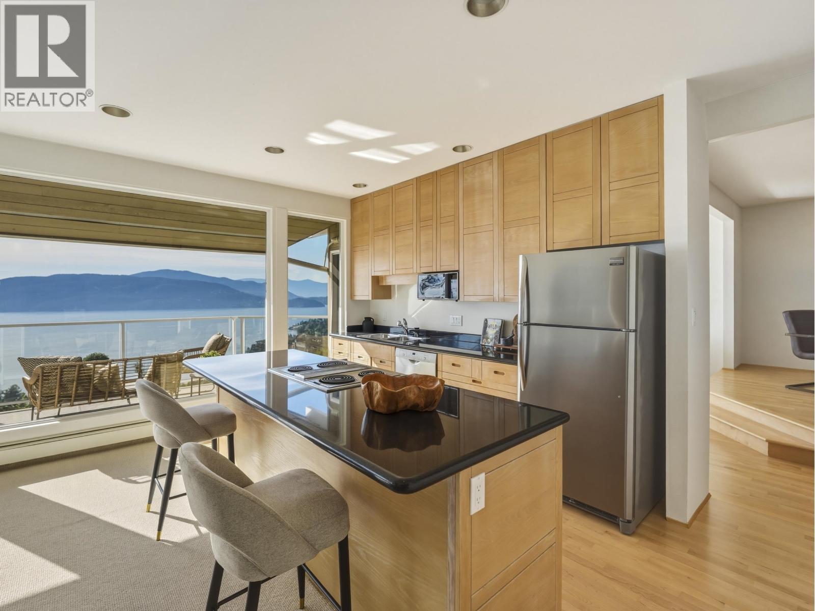 5447 Monte Bre Place, West Vancouver, British Columbia  V7W 3A8 - Photo 10 - R3118500