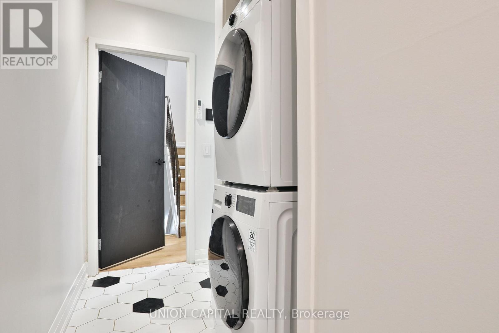 1 - 612 Gerrard Street E, Toronto, Ontario  M4M 1Y3 - Photo 15 - E13072780