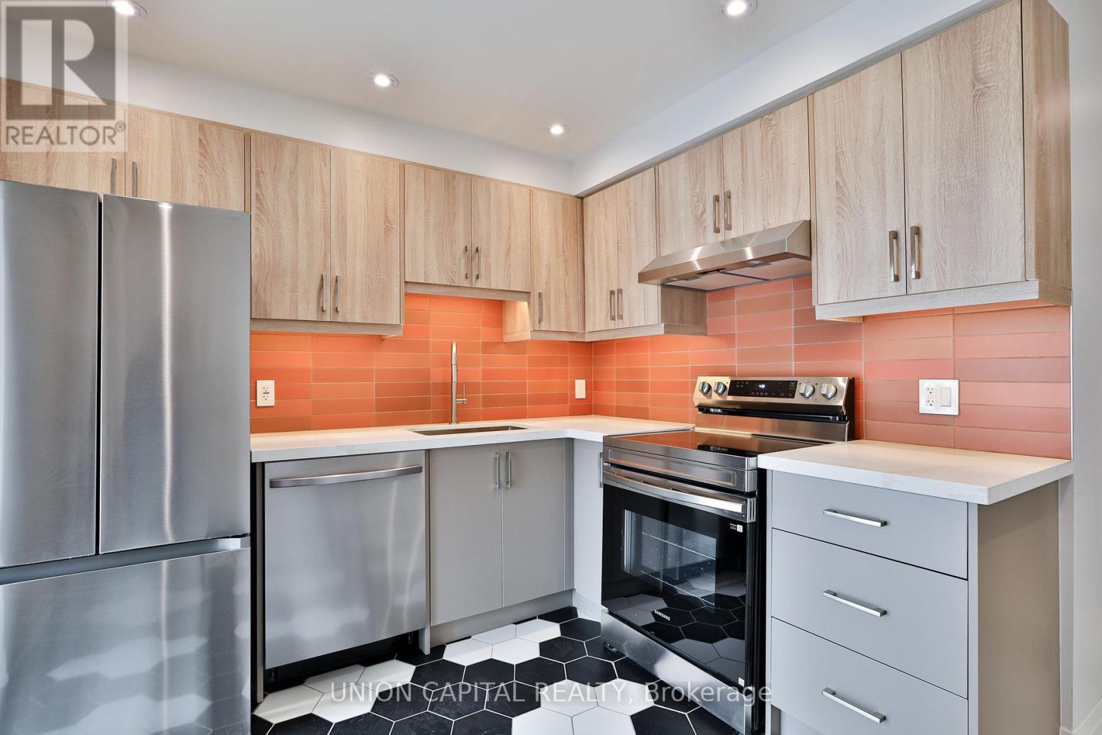 1 - 612 Gerrard Street E, Toronto, Ontario  M4M 1Y3 - Photo 3 - E13072780