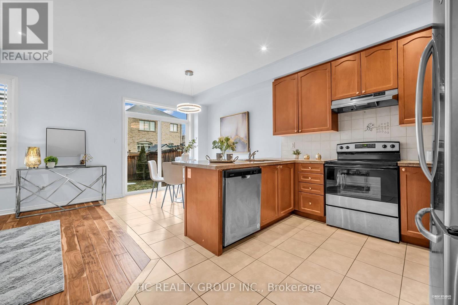 1532 Elmsley Drive, Pickering, Ontario  L1X 0B5 - Photo 11 - E13072858