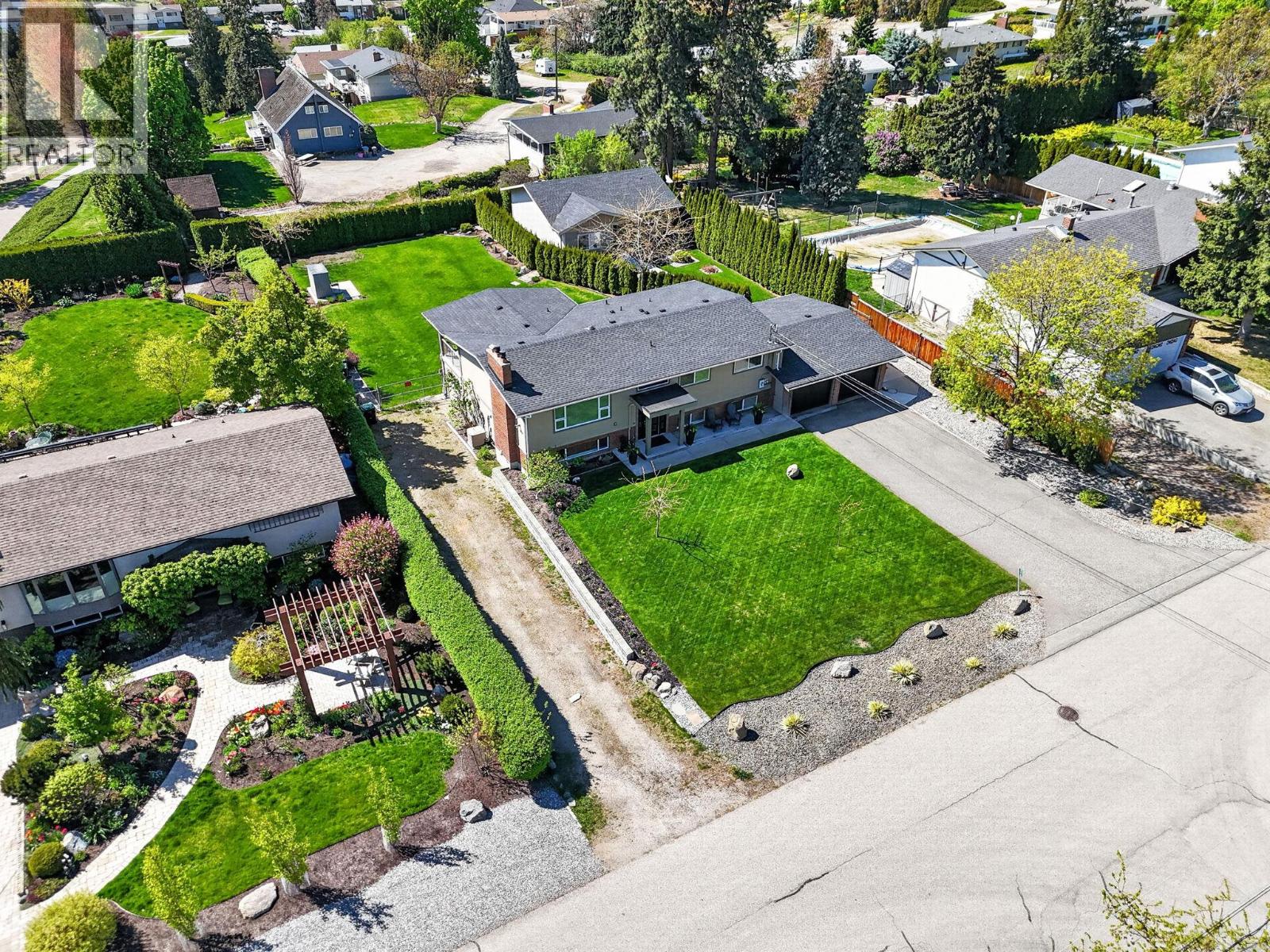 905 Rumney Road, West Kelowna, British Columbia  V1Z 1H8 - Photo 2 - 10385657