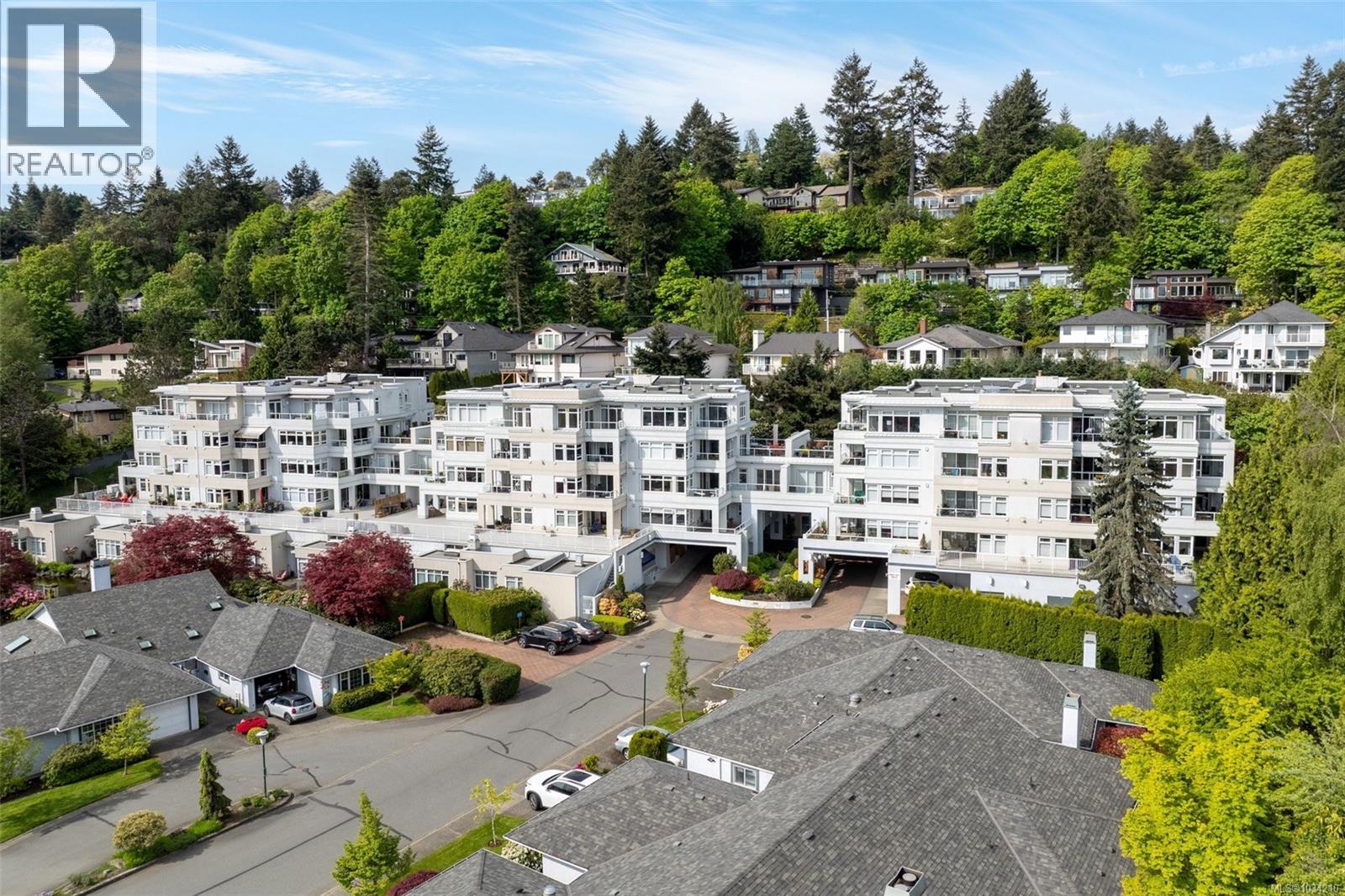 209 5110 Cordova Bay Rd, Saanich, British Columbia  V8Y 2K5 - Photo 2 - 1034210