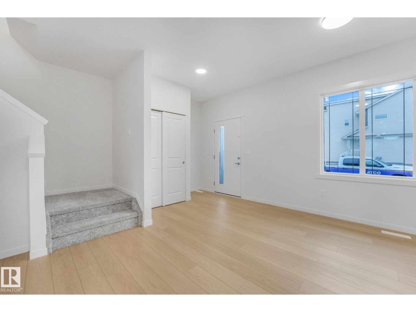 17319 6 St Ne, Edmonton, Alberta  T5Y 4G2 - Photo 2 - E4485340