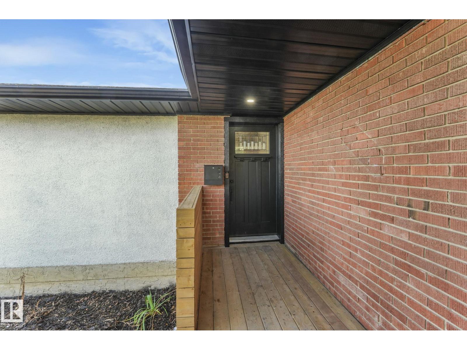 7404 82 St Nw, Edmonton, Alberta  T6C 2X1 - Photo 3 - E4485342