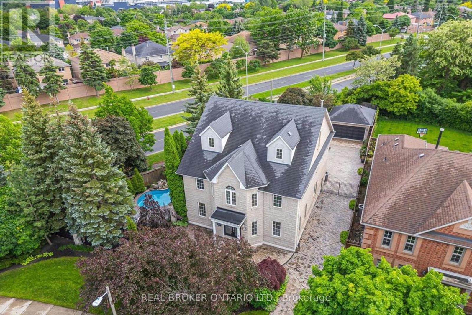 2000 PEAK PLACE, Oakville, Ontario