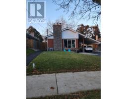 UPPER - 14 HEDGES BOULEVARD, Toronto, Ontario