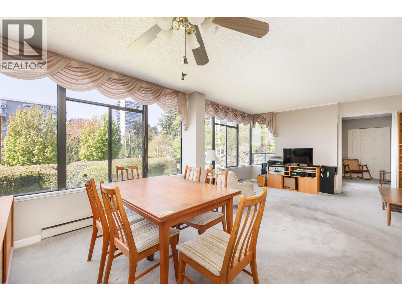 302 1480 Duchess Avenue, West Vancouver, British Columbia  V7T 2W2 - Photo 11 - R3118299