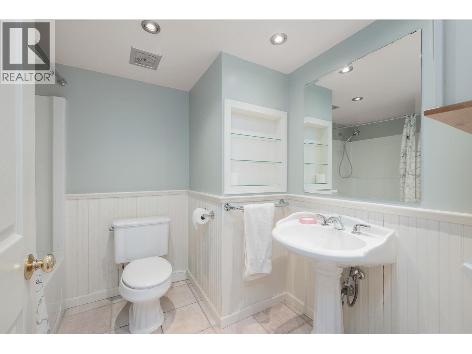 302 1480 Duchess Avenue, West Vancouver, British Columbia  V7T 2W2 - Photo 24 - R3118299