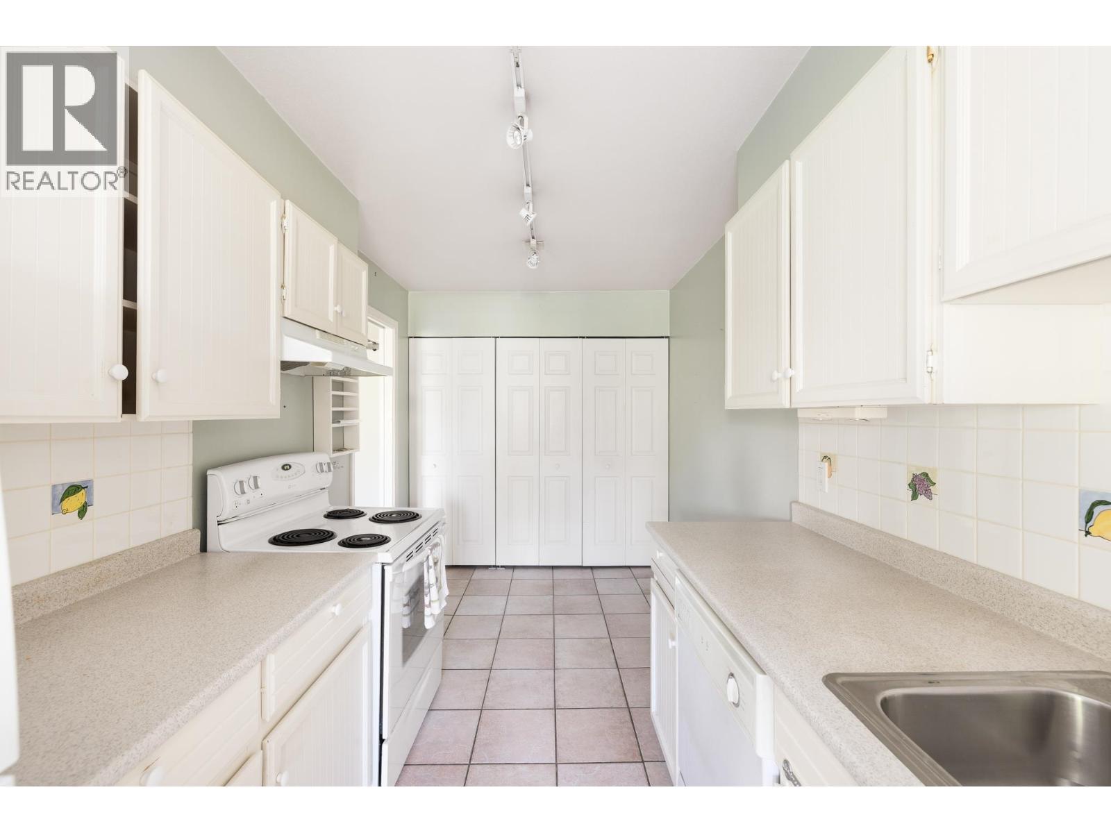 302 1480 Duchess Avenue, West Vancouver, British Columbia  V7T 2W2 - Photo 19 - R3118299