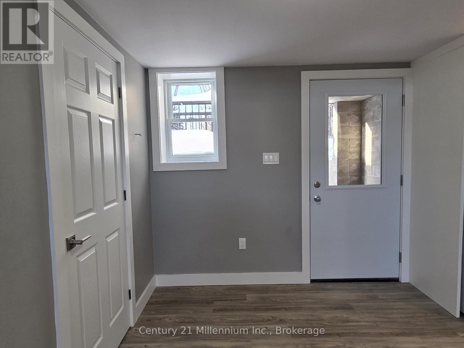 Unit 2 - 398 Kingsway Street E, Kincardine, Ontario  N2Z 1W3 - Photo 2 - X12753670