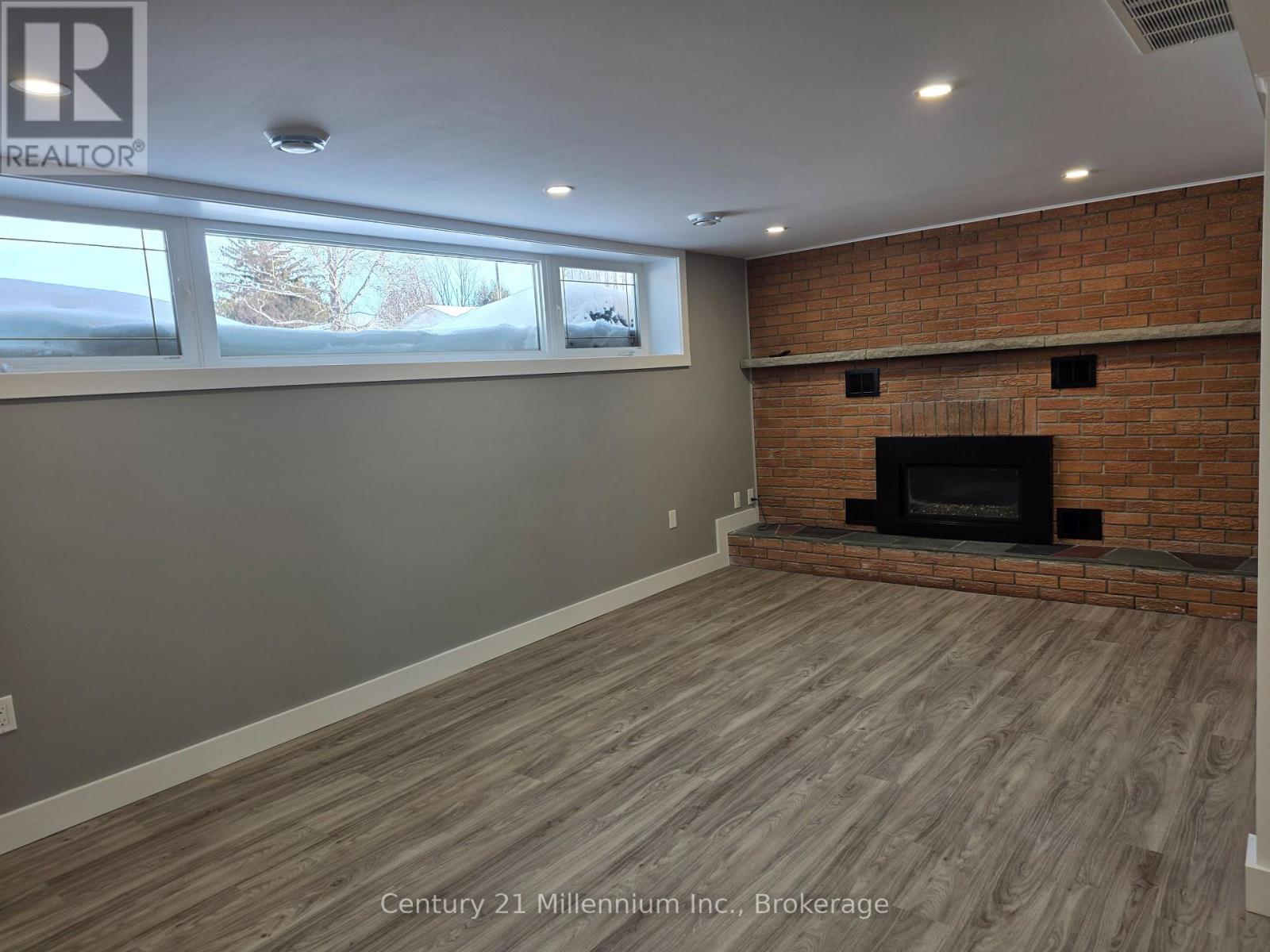 Unit 2 - 398 Kingsway Street E, Kincardine, Ontario  N2Z 1W3 - Photo 4 - X12753670