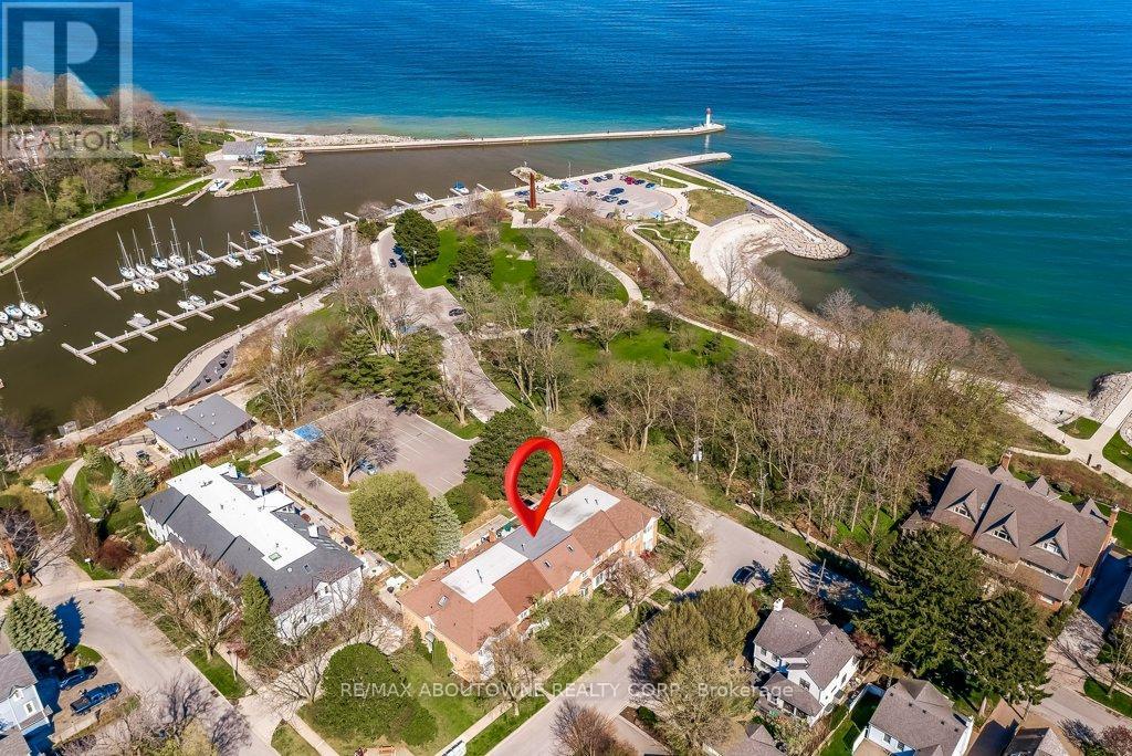 21 CHISHOLM STREET, Oakville, Ontario
