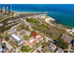 21 CHISHOLM STREET, Oakville, Ontario