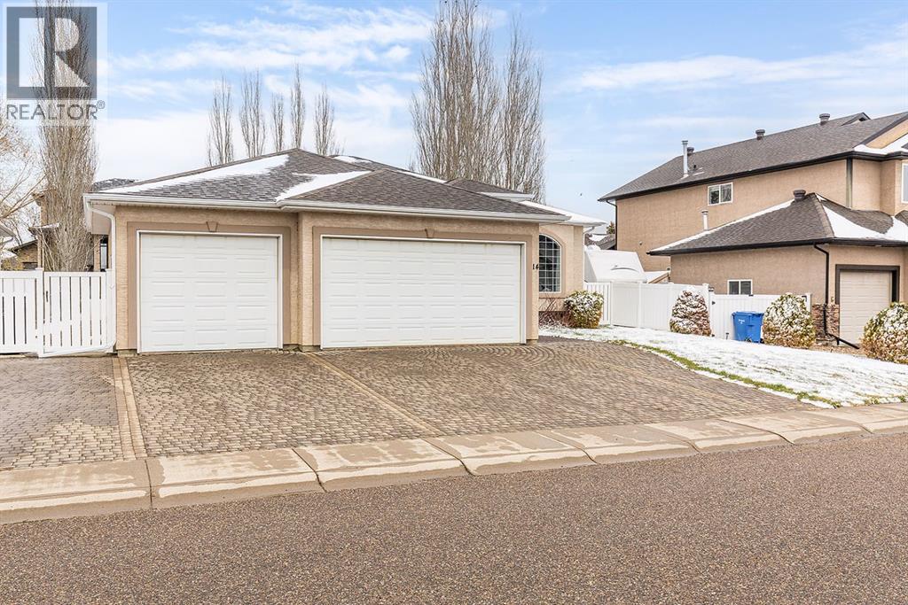 14 Cottonwood Court SW, Medicine Hat, Alberta  T1B 4R5 - Photo 3 - A2307213