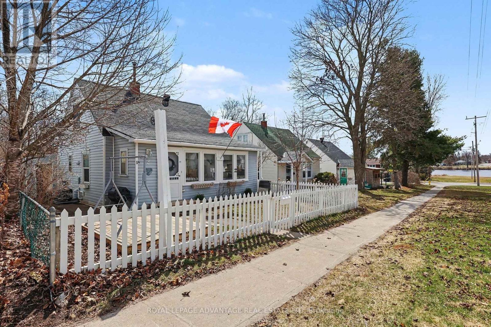 8 Roosevelt Drive, Smiths Falls, Ontario  K7A 3J8 - Photo 2 - X12991710