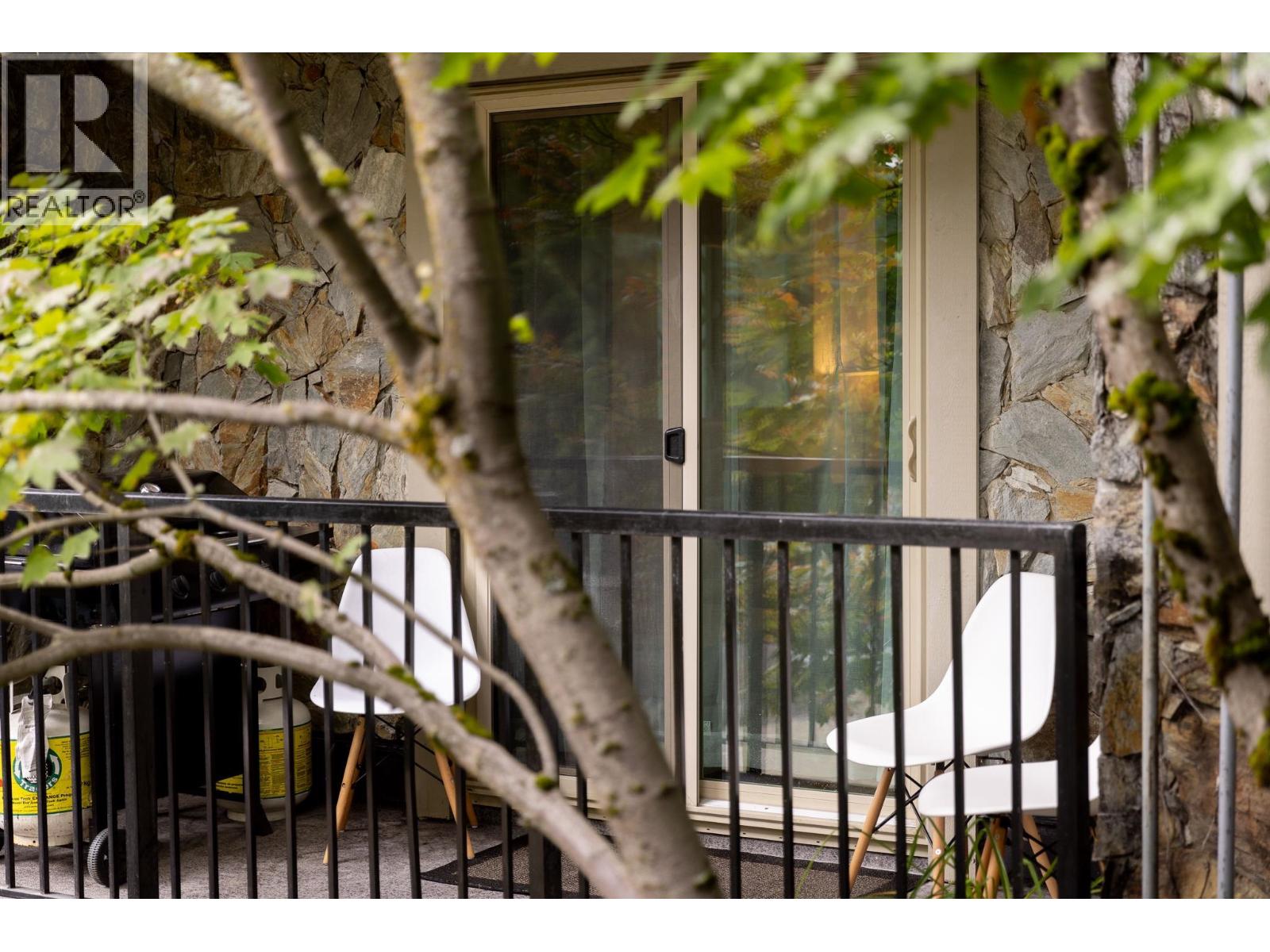 100 2021 Karen Crescent, Whistler, British Columbia  V8E 0H1 - Photo 16 - R3118553