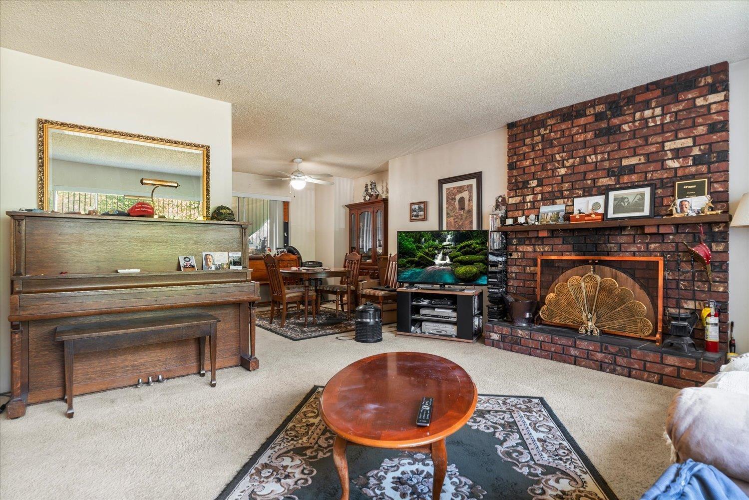 19426 63a Avenue, Surrey, British Columbia  V3S 7L6 - Photo 4 - R3116114