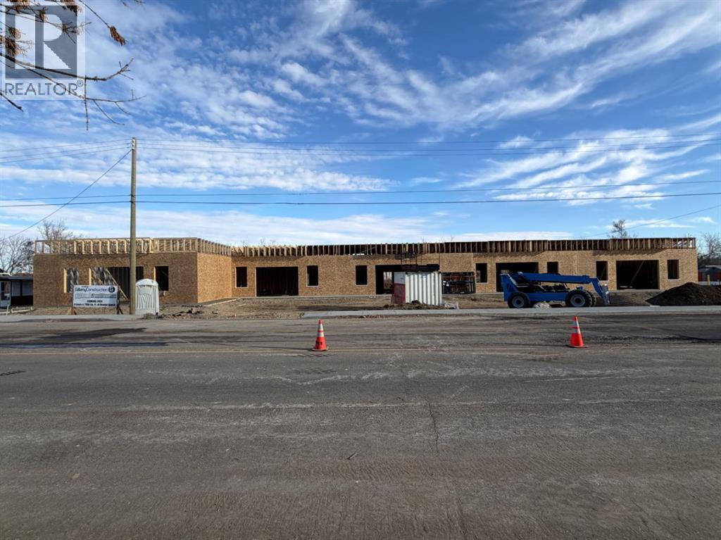 100, 5407 50 Street, Ponoka, Alberta  T4J 1H9 - Photo 1 - A2219798