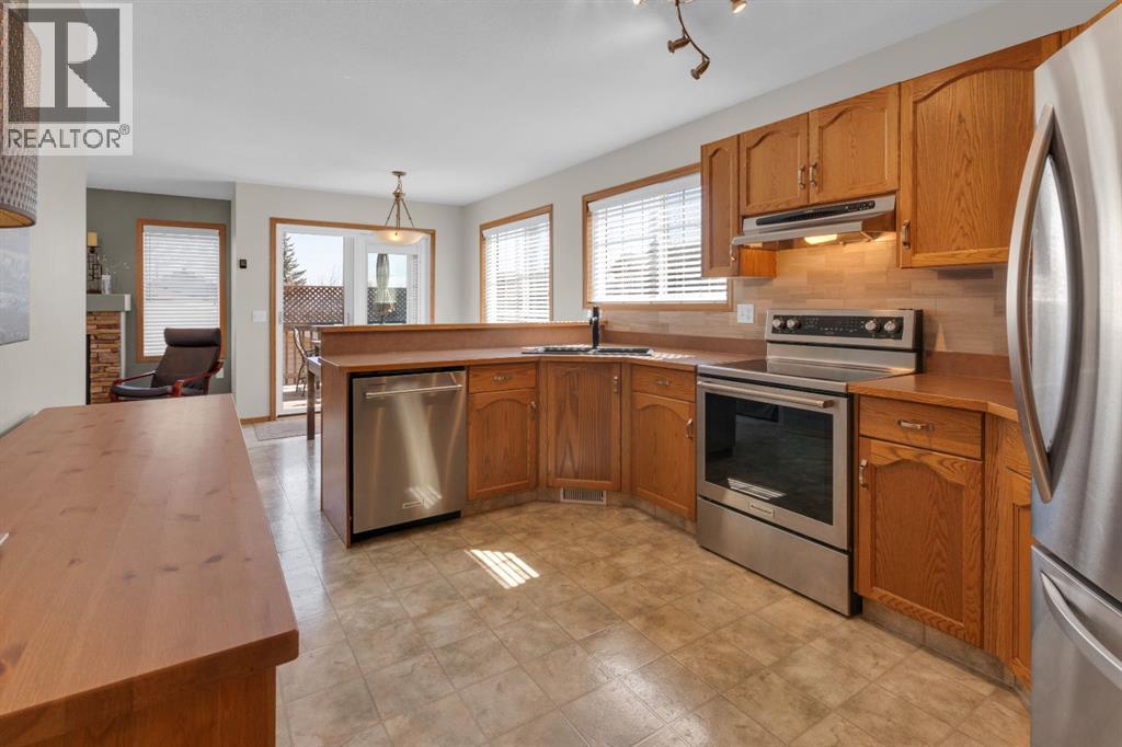 105 Everstone Way SW, Calgary, Alberta  T2Y 4J6 - Photo 2 - A2302678