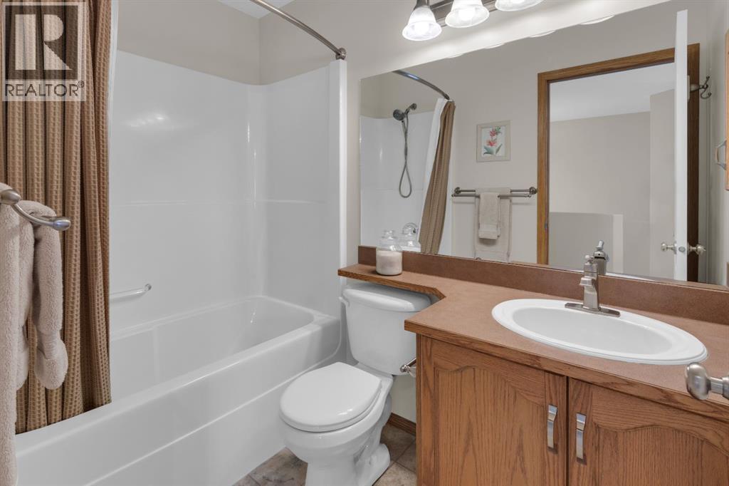 105 Everstone Way SW, Calgary, Alberta  T2Y 4J6 - Photo 13 - A2302678