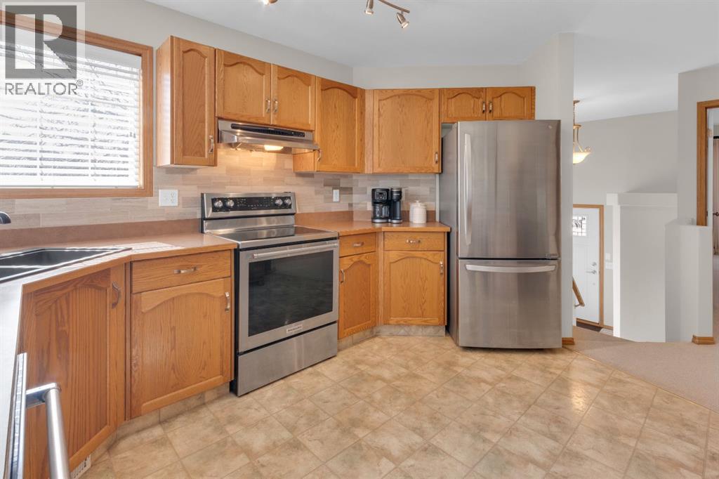 105 Everstone Way SW, Calgary, Alberta  T2Y 4J6 - Photo 3 - A2302678