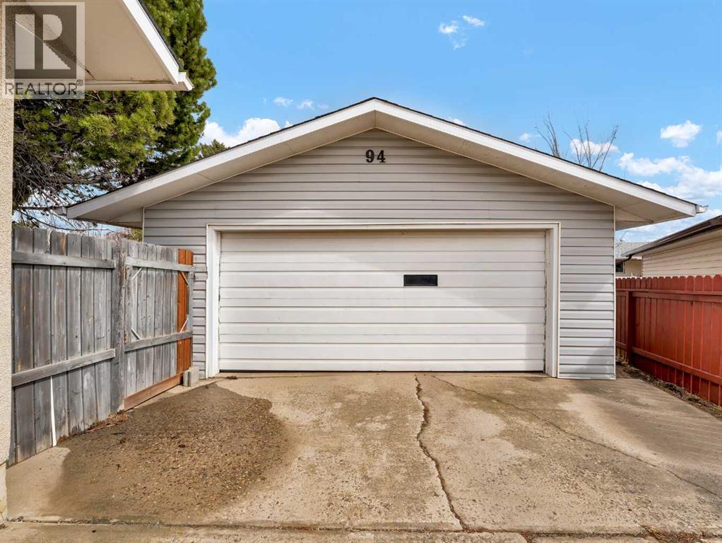 94 Milne Place Se, Medicine Hat, Alberta  T1A 7P3 - Photo 47 - A2298786