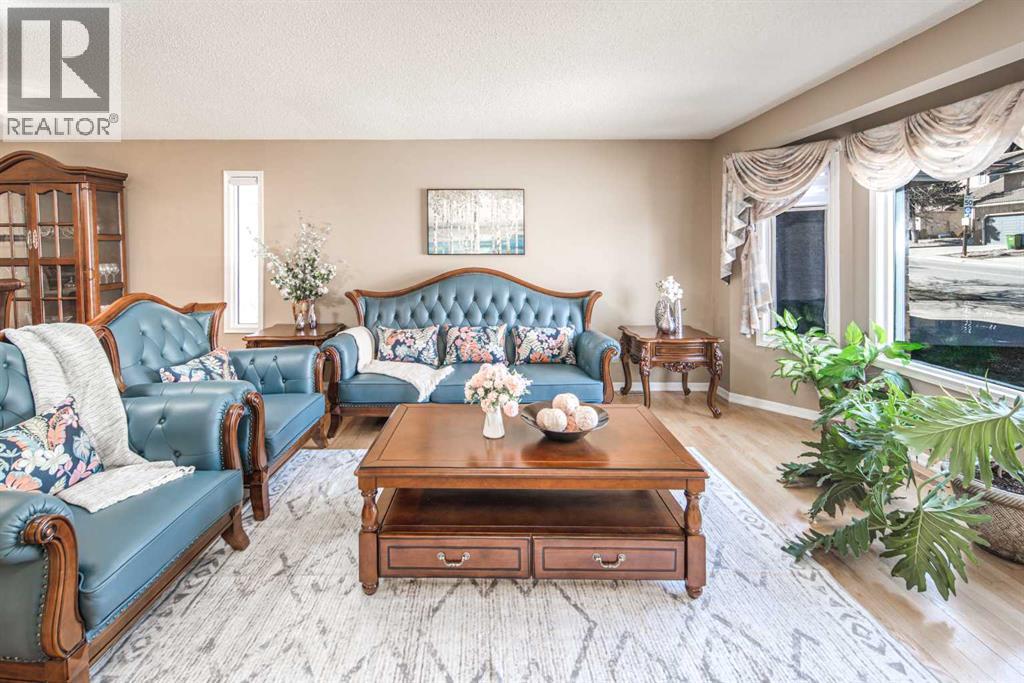 2612 Signal Hill Drive SW, Calgary, Alberta  T3H 2T7 - Photo 4 - A2306638